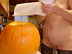 Carve a pumpkin with me for Halloween