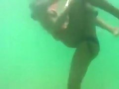 My girlfriend's pussy cheats on me underwater